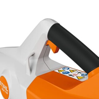 Prodotti in promozione 256 Il soffiatore a batteria STIHL BGA 110 è la soluzione ideale per i privati più esigenti e per contesti semi-professionali, come la gestione di...
