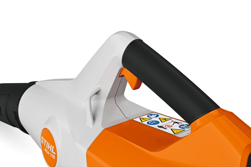 BESTWAY SOFFIATORE A BATTERIA BGA 110.0 Il soffiatore a batteria STIHL BGA 110 è la soluzione ideale per i privati più esigenti e per contesti semi-professionali, come la gestione di...
