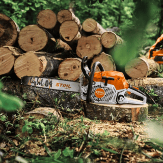 STIHL MOTOSEGA MS 300.0 C-M BARRA DA 40cm La STIHL MS 300 C-M è una motosega professionale a scoppio che unisce compattezza e leggerezza per offrire il massimo rendimento nei lavori forestali...