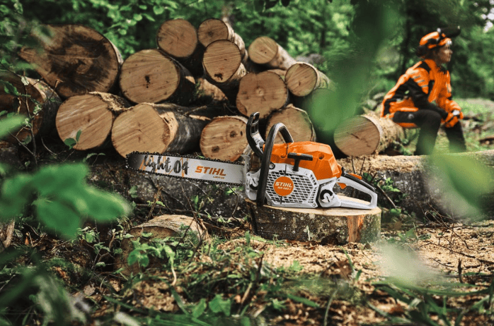 STIHL MOTOSEGA MS 300.0 C-M BARRA DA 40cm La STIHL MS 300 C-M è una motosega professionale a scoppio che unisce compattezza e leggerezza per offrire il massimo rendimento nei lavori forestali...
