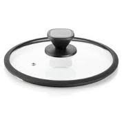 Coperchio in vetro della linea Ambiziosa con bordo in silicone che funge da scolatore, adatto a pentole da 28 cm. Progettato per cuocere e scolare...