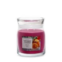 Candela profumata Jingle Mingle in Giara Media Signature: fragranza stagionale con note fruttate e speziate, in giara di vetro con due stoppini per...