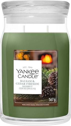JAR BALSAM E CEDAR FIRESIDE 368 GR Giara media profumata Yankee Candle Balsam & Cedar Fireside: fragranza legnosa con note di pino e cedro, cera a base vegetale e durata fino a 50...