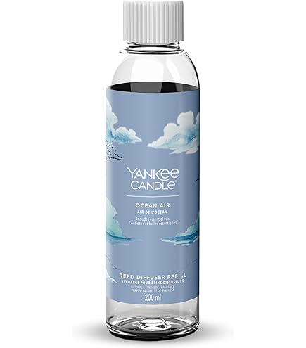 YANKEE CANDLE REED DIFFUSER REFILL BAYSIDE CEDAR Ricarica da 200 ml per diffusori a bastoncini Yankee Candle Signature nella fragranza Bayside Cedar. Fragranza Fresh & Woody con note agrumate di...
