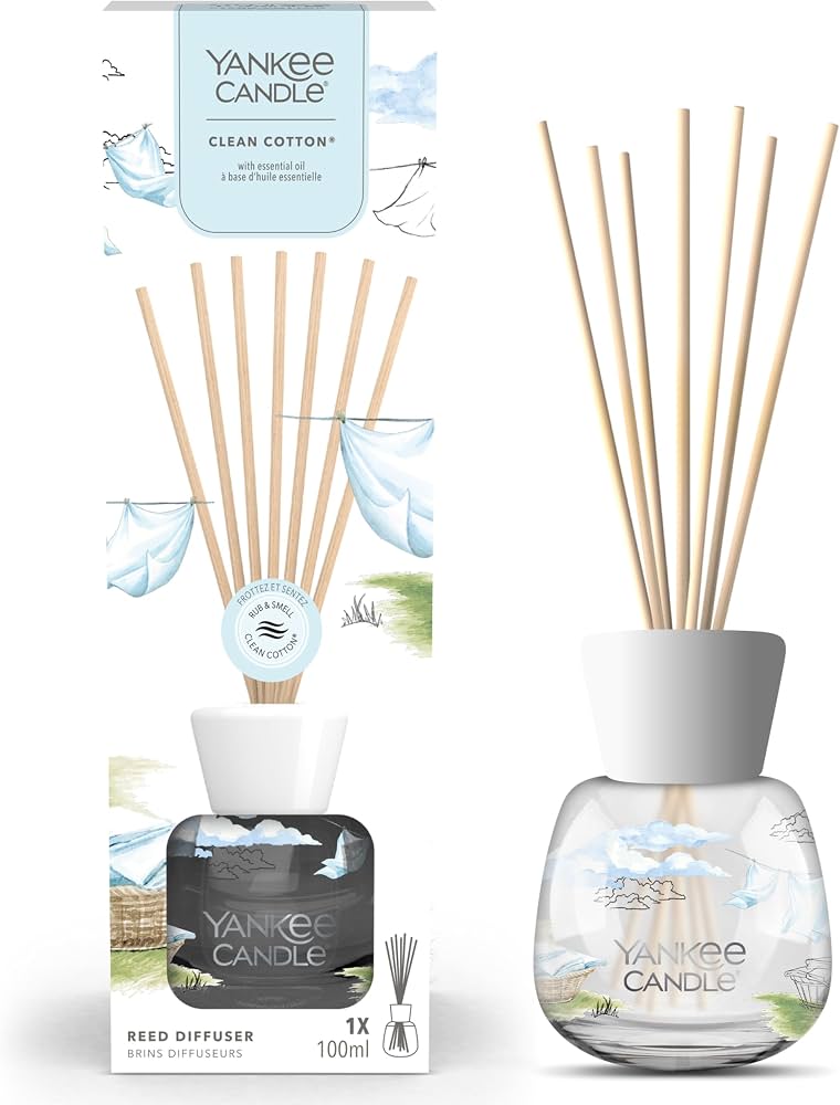 YANKEE CANDLE REED DIFFUSER CLEAN COTTON Diffusore a bastoncini Yankee Candle Signature, fragranza Clean Cotton in flacone decorativo da 100 ml. Diffusione continua senza fiamma, design...