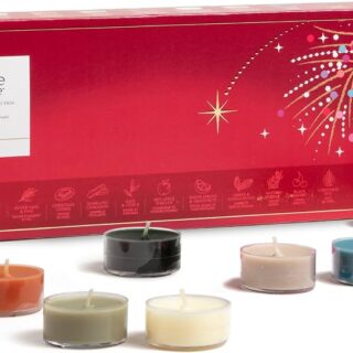 Set regalo Yankee Candle con 10 lumini profumati e un portacandela in vetro. Selezione di fragranze stagionali ideale per creare atmosfera durante le...