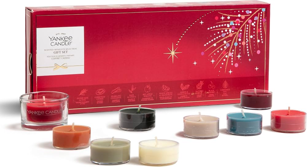 CONF.REGALO 10 TEA LIGHT+ PORTA CANTELA TEA LIGHT Set regalo Yankee Candle con 10 lumini profumati e un portacandela in vetro. Selezione di fragranze stagionali ideale per creare atmosfera durante le...