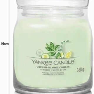 Candela profumata Yankee Candle Signature Cucumber Mint Cooler in giara media da 368 g. Fragranza fresca e agrumata con cetriolo e menta, giara in...