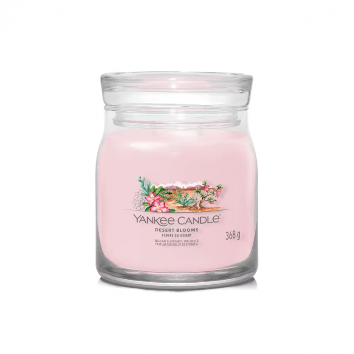 YANKEE CANDLE JAR DESERT BLOOMS 368G Candela profumata Yankee Candle Desert Blooms in barattolo medio Signature da 368 g con due stoppini. Fragranza floreale-legnosa ispirata al deserto...