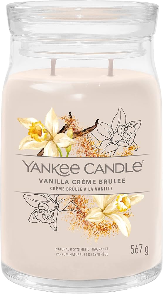 YANKEE CANDLE JAR VANILLA CREME BRULEE 567G Candela profumata in giara da 567 g con fragranza dolce e speziata ispirata alla crème brûlée. Giara Signature con due stoppini e combustione fino a...