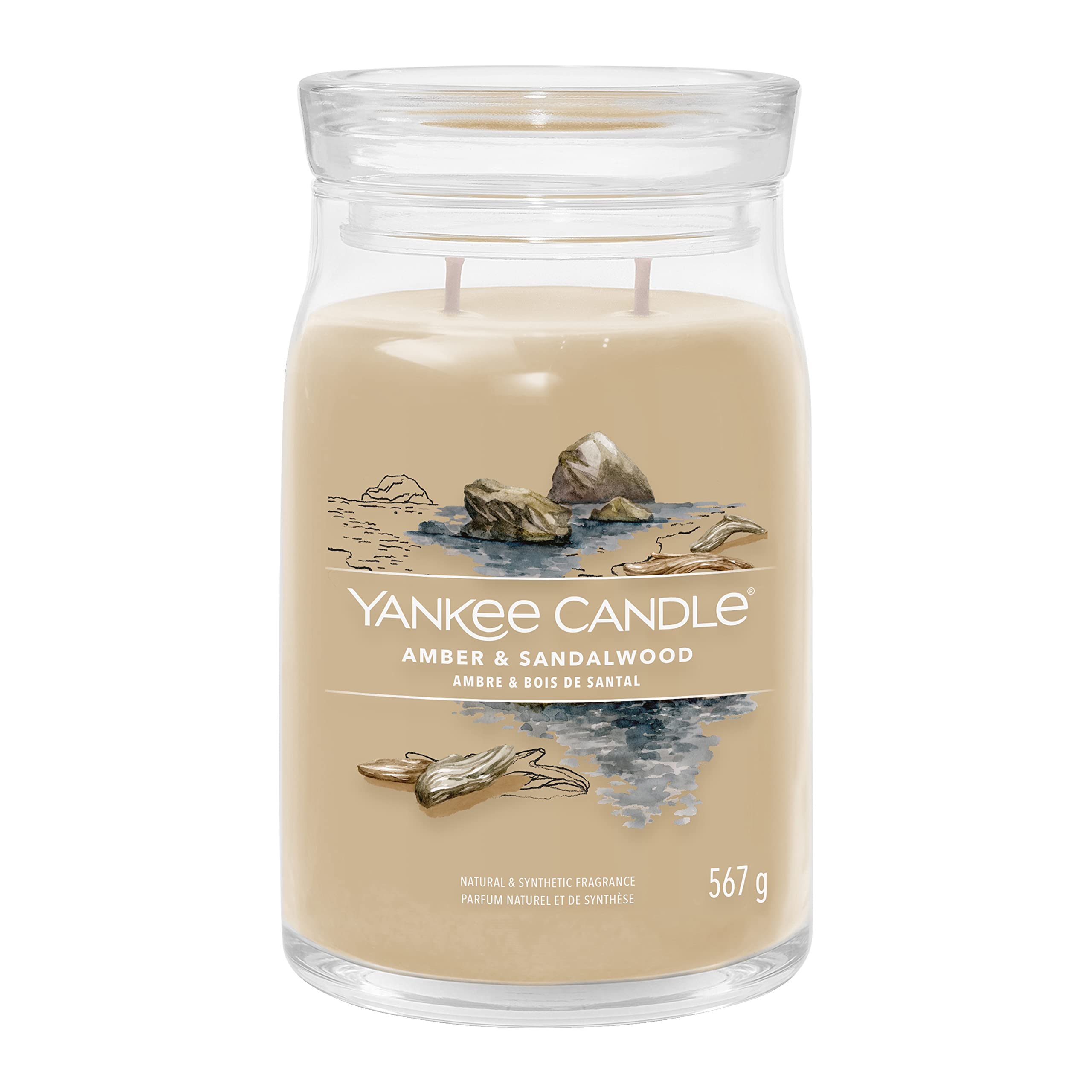 YANKEE CANDLE JAR AMBER&SANDALWOOD 567G Candela profumata in giara Signature da 567 g con due stoppini per una diffusione olfattiva uniforme. Fragranza calda e legnosa con note di...