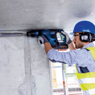 Prodotti in promozione 146 Martello perforatore cordless SDS-max da 18 V progettato per offre potenza (7 J) in formato compatto, ideale per forature e scalpellature in...