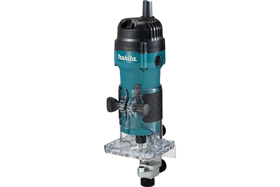 MAKITA LEVIGATRICE ORBITALE 92x185mm Rifilatore compatto per lavori leggeri su legno e laminati: motore 530 W, 32.000 g/min, collet 6 mm. Progettato per uso con una mano e controllo...