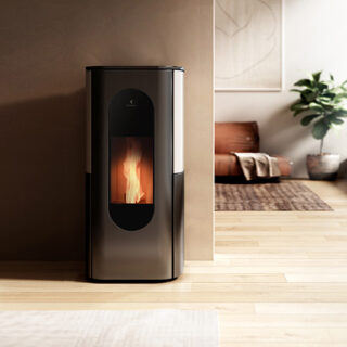 Stufa a pellet ermetica da 4,2-8,4 kW con top in ghisa, braciere autopulente Smart Firepot e controllo remoto tramite elettronica Smart Tech. Ideale...